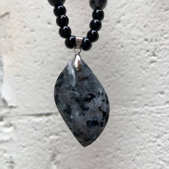 Black labradorite pendant with natural stone bead necklace. - Picture 9 of 9